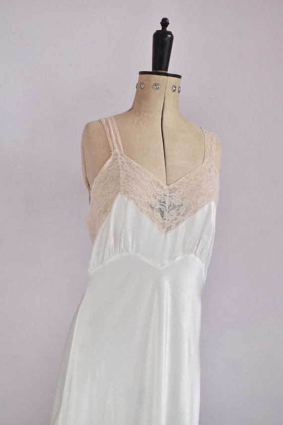 Vintage 1930s 40s Fischer white lace and rayon ni… - image 7