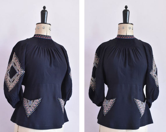Vintage 1930s 40s embroidered rayon crepe navy blo