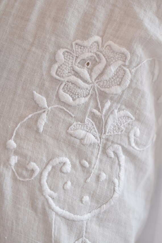 Antique Edwardian white cotton embroidered floral… - image 5