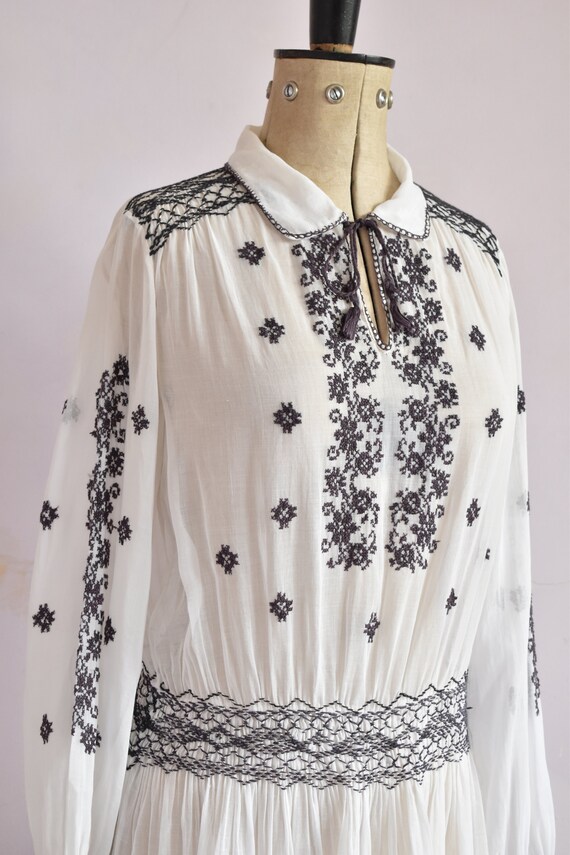 Vintage 1920s 30s Hungarian black & white embroid… - image 5