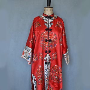 Vintage 1960s Esme Chinese red hand embroidered floral silk robe - Chinese embroidered silk jacket - Vintage Chinese Oriental silk jacket