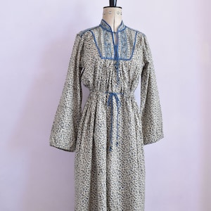 Vintage 1970s Indian cotton gauze paisley floral dress - Hippie hippy ethnic Indian cotton dress - Bohemian boho dress - Vintage India dress