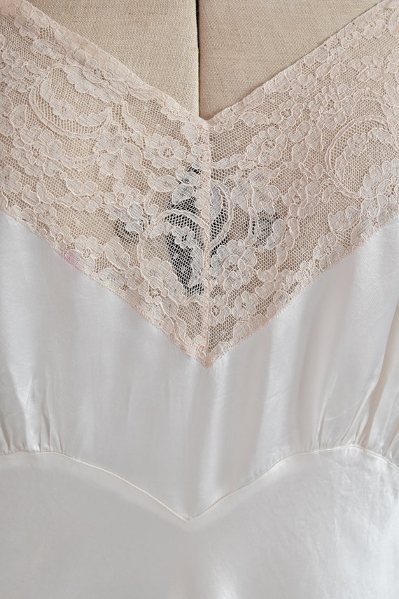 Vintage 1930s 40s Fischer white lace and rayon ni… - image 5