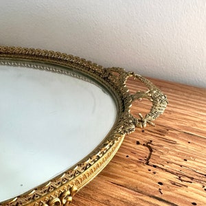 Spiegeltablett mit verziertem Blumenmetallrahmen - Vintage - Samtrückseite