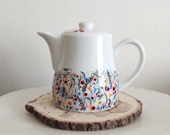 Hand painted teapot  -  Wildflowers in spring meadow -  Porcelain - 28oz (3-4 cup) or 17oz (2 cup)