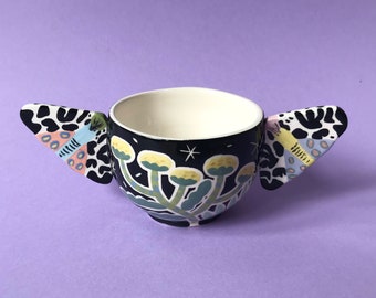 Moth and wildflowers pot