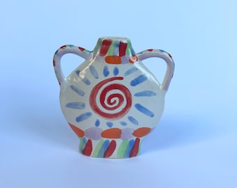 Spiral vase with handles