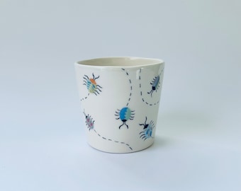 Creepy-crawly cup