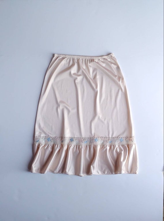 Vintage Vanity Fair Ruffle Floral Embroidered Half