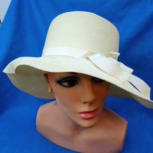 1960s Bernallen Modes  Women's Cream / Off White Straw Hat Size Medium