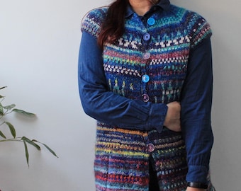 Handgestrickte gestreifte Pullunderweste im isländischen Stil