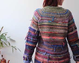 Handgestrickter Streifen-Pullover aus Wolle: Bunter Unisex-Pullover