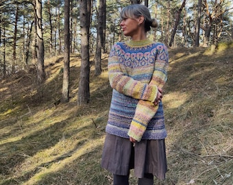 Handgestrickter Unisex-Pullover im isländischen Stil aus bester Wolle in Gelb und Blau mit einem leuchtenden Fair-Isle-Muster.