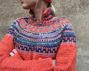 Jersey Fair Isle tejido a mano en color naranja coral brillante con un estampado islandés.