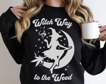 Divertida camiseta de hierba de Halloween Witch Way to the Weed Goth Bachelorette Shirt 420 Cute Cannabis Tee Stoner Bride Gift Witchy Tee Plus Size
