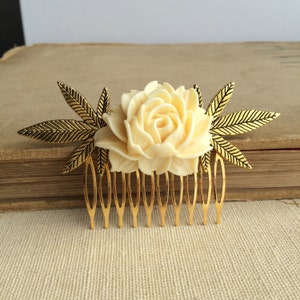 Cannabis Wedding Comb regalo para ella, pinza para el pelo de marihuana, accesorio para el cabello de marihuana stoner, cottagecore de cannabis de marfil de oro rosa de oro nupcial imagen 2