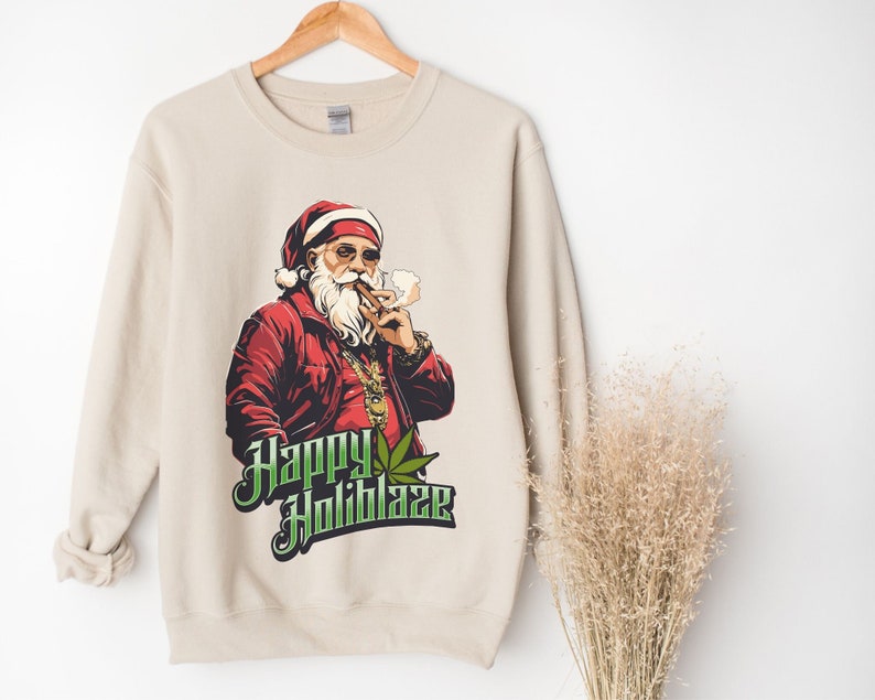 Stoner Sudadera navideña Happy Holiblaze Gansta Santa con Blunt Cannabis Holiday Sweater Funny Weed Sudadera con capucha 420 Stoner Regalo Hip Hop Bling Sand