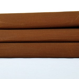 Tissu sergé de coton ciré BRUN AMBRE - Vendu par incréments de 1/2 mètre Matériau durable pour sacs, rembourrage et travaux manuels