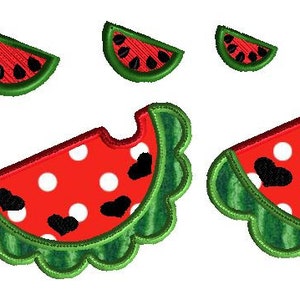 K&ouml;nnte beinhalten: Satz mit sieben Stickmotiven von Wassermelonen. Die Motive zeigen verschiedene Gr&ouml;&szlig;en und Stile von Wassermelonenst&uuml;cken, darunter einige mit Punkten und Herzen.
