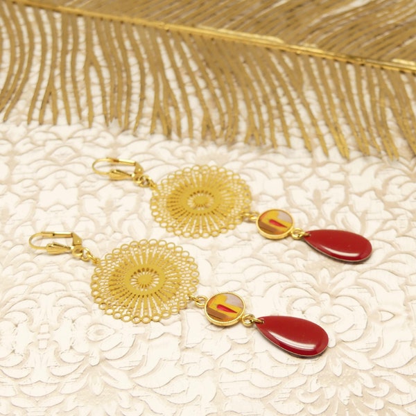 Boucles d'oreilles résine laiton doré sequin piment pour femme rouge doré fait main porte bonheur