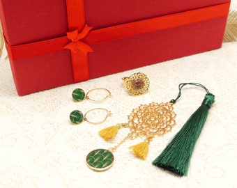 Coffret cadeau éventail box créoles marque pages grigri bague perle art déco vert or pour femme résine pompon