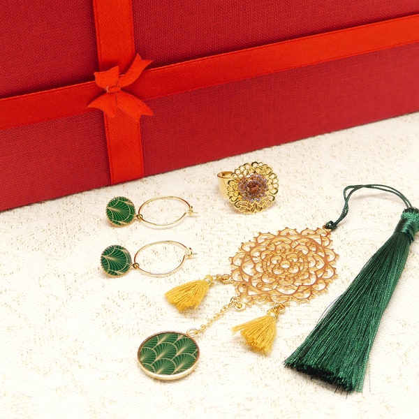 Coffret cadeau éventail box créoles marque pages grigri bague perle art déco vert or pour femme résine pompon