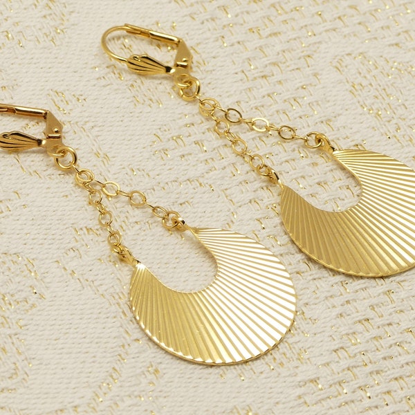 Boucles d'oreilles laiton doré or 24K chaine gold-filled éventail coquillage pour femme cadeau pour jeune maman intemporel chic minimaliste