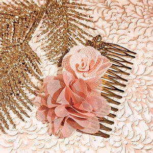 Gouden messing haarkam duo bloemblaadjes voor vrouwen kleur naar keuze accessoire natuur chique bloemenkapsel vintage roze of ivoor