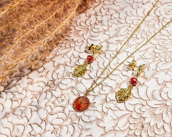 Coffret parure nature boucles collier feuille palmier monstera rouge orange et doré résine pour femme minimaliste fait main jungle perles