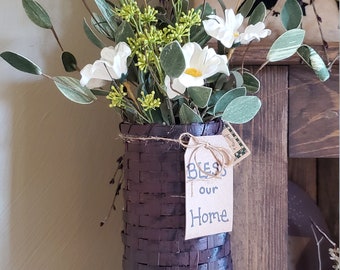 Long john basket with daisies and greens