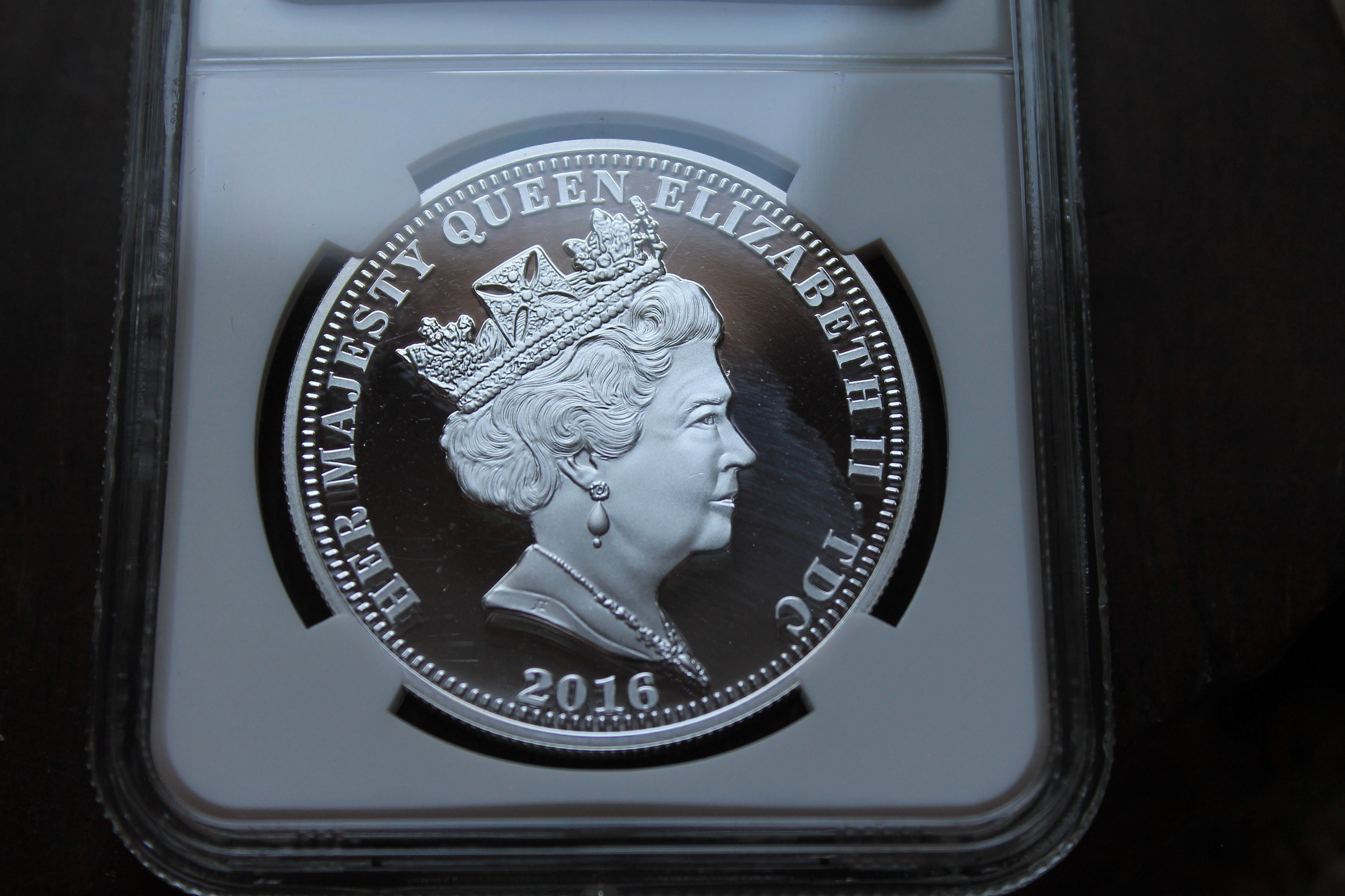 2016年エリザベス女王90歳の誕生日記念銀貨PF70 最初に鋳造された750枚