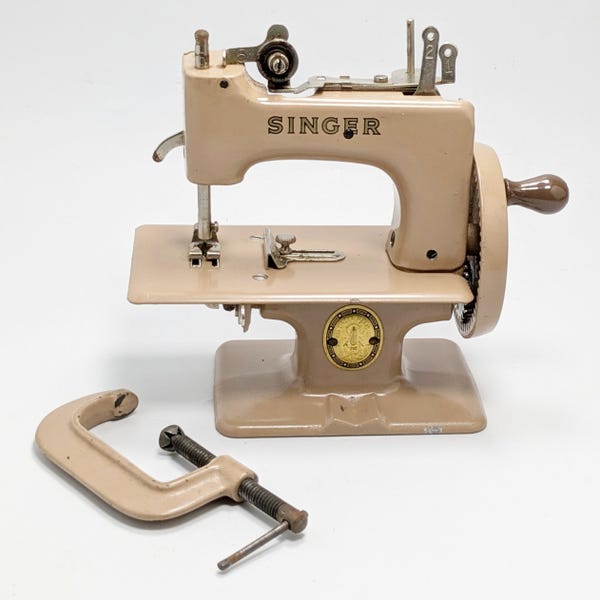 Singer Sewhandy Model 20 Child's Sewing Machine, 1950s Working Condition