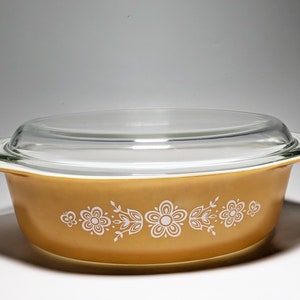 Pyrex Butterfly Gold 1 '72 045 Casserole with Clear cover 2-1/2 QT.  Free Shipping
