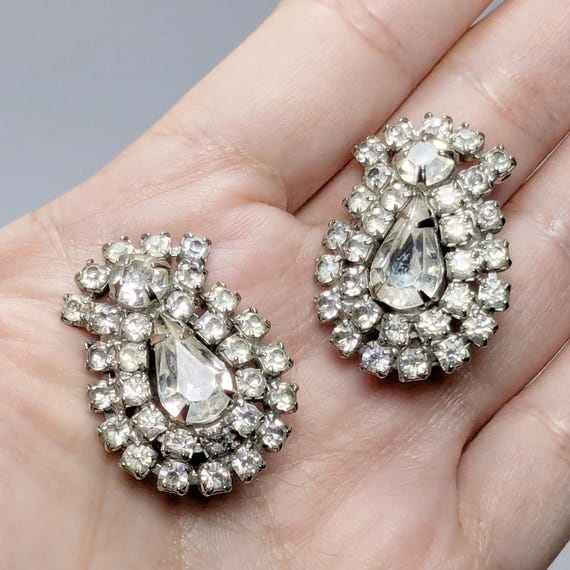Weiss signed Clip Earrings Rhinestone Clip-on