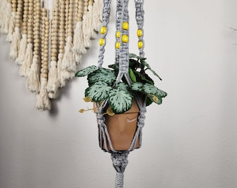 Macrame Plant Hanger - Bohemian macrame decor - Handmade plant hanger - Macremé plant holder - Beaded plant hanger - Macramé with wood beads