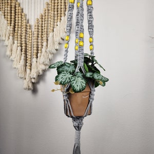 Macrame Plant Hanger - Bohemian macrame decor - Handmade plant hanger - Macremé plant holder - Beaded plant hanger - Macramé with wood beads
