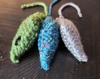 Catnip Mice - Mouse shaped cat toy - Cat toy - Cat gift - Treat for your pet - Cat nip filled toy - Kitty toy - Furbaby play time