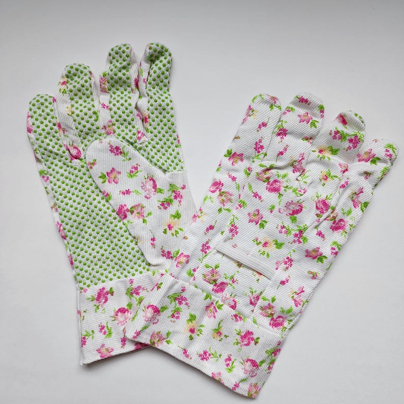 Cotton gardening gloves with a pink rose pattern that can be personalized and make a great gift for someone who loves gardening