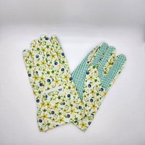Personalized garden gloves - yellow daisy design