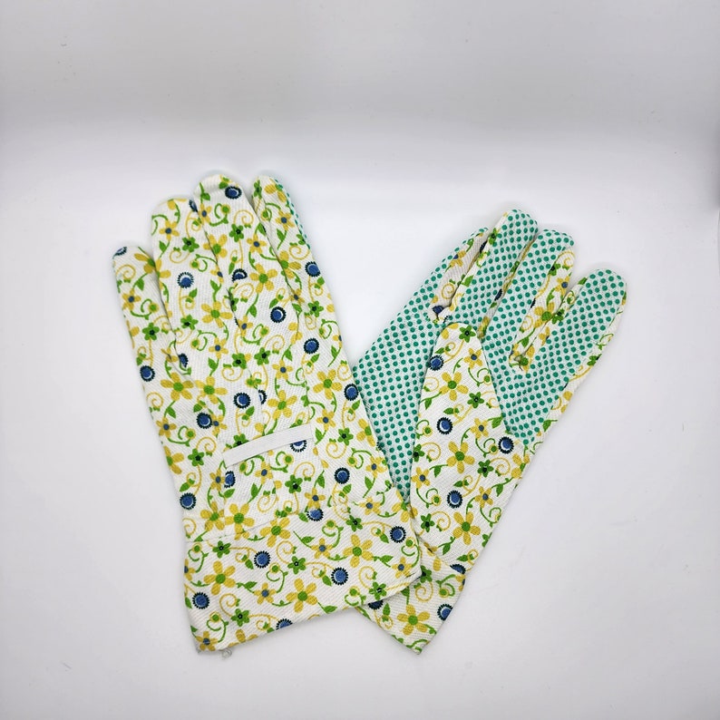 Personalized garden gloves - yellow daisy design