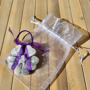 Scented wax sachet with dried flowers - Aromatic rose or lavender closet sachet - Wax drawer or desk sachet - Room freshening scented sachet