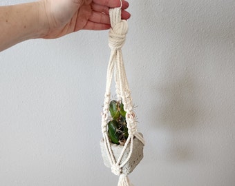 Mini macrame plant hanger - Boho decor - Handmade plant holder - Macreme hanger - Tiny plant hanger - Miniature plant hanger - Mini macrame