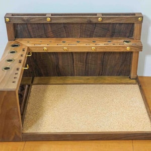 The Wooden Fly Fly Tying bench in European walnut   ###