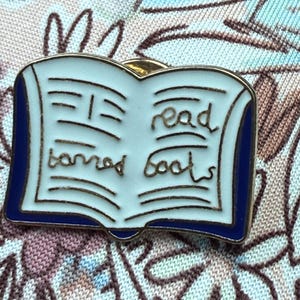 I Read Banned Books Enamel Pin – Freedom to Read, Book Lover Gift, Anti-Censorship Pin for Readers, Librarians & Teachers and Book Core