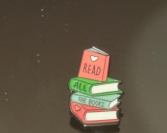 Pin de esmalte para amantes de los libros: "Lee todos los libros". Un bonito regalo literario o pin para apilar libros para lectores, bibliotecarios y profesores.