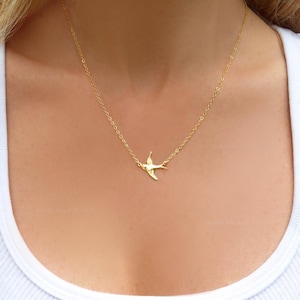 Collar de pájaro pequeño relleno de oro de 14 k: una joya para regalar con significado