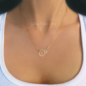 Baby Necklace For Mom, Push Present For Mom Infinity Jewelry, Gold Linked Circle Mother and Child Necklace, Dainty Baby Shower Gift image 5