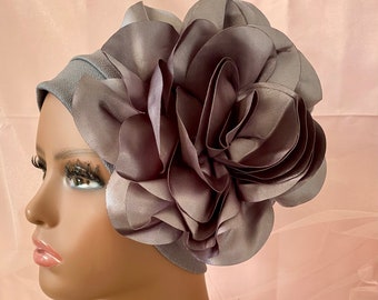 Stunning Gray Turban with Big Silk Flower, Glamorous Headpiece, Fashion Turban, Hollywod turbans, Tea Party Hat, Downtown Abbey Hat