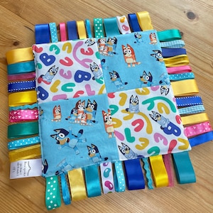Baby Bluey Taggie Deken Lint Blauwe Hond Bingo CBeebies Cartoon Bright Doggy Tandjes Meisje Jongen Taggy Douche Cadeau Kwekerij