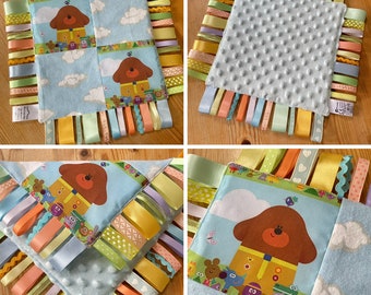 Baby Hey Duggee Ribbon Taggie Deken Tag Quilt Meisje Jongen Pastel Verjaardagsfeestje Cadeau CBeebies Taggy Lovey Trooster Douchecadeau